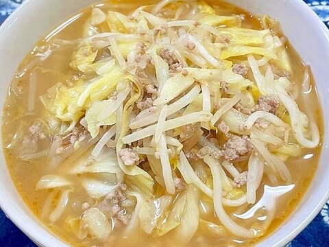 ひき肉キャベツもやし炒めの味噌ラーメン